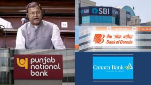 12 பொதுத்துறை வங்கிகளை 4 ஆக குறைக்கிறதா மத்திய அரசு? – நாடாளுமன்றத்தில் விளக்கம்