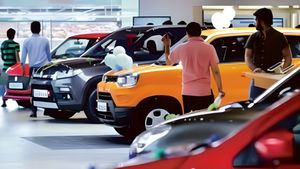 புது கார் வாங்குனா அரசே உங்களுக்கு பணம் தருமா? இத்தன நாளா இது தெரியாம போச்சே!!