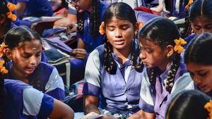 அரசு பள்ளி மாணவர்களுக்கு ஜாக்பாட்!! ரூ.48,000 உதவித்தொகை அறிவிப்பு!! எப்படி விண்ணப்பம் செய்வது?