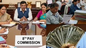8ஆவது சம்பள கமிஷன் : அரசு ஊழியர்களுக்கு எப்போது முதல் புதிய சம்பளம் கிடைக்கும்?