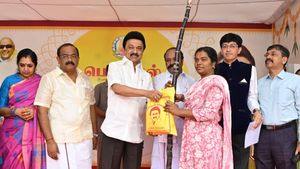 ஜனவரி 10ஆம் தேதிக்குள் பொங்கல் பரிசு விநியோகம்? பணிகளை தீவிரப்படுத்தும் அரசு!!