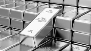 பழைய பாத்திரங்களை கூட மக்கள் விட்டு வைக்கல.. ஒரே வாரத்தில் 100 டன் வெள்ளி விற்பனை.. என்ன காரணம்..?