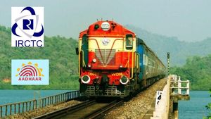 ரயில் டிக்கெட் முன்பதிவு: திடீரென 3 கோடி IRCTC கணக்குகளை நீக்கிய ரயில்வே நிர்வாகம்!!