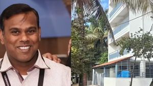 கனவு இல்லம் தந்த கண்ணீர்! ரூ.20 லட்சம் கேட்டு மிரட்டிய பக்கத்து வீட்டாரால் IT ஊழியர் தறகொலை.!!