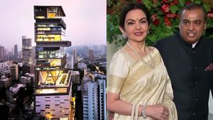 தலைசுற்ற வைக்கும் அம்பானி வீட்டு மின்சார கட்டணம்!! இது நம்ம வாழ்நாள் சம்பளமாச்சே!!