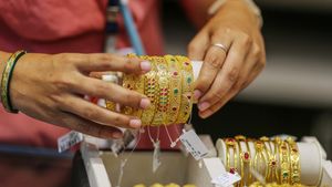 இன்ப அதிர்ச்சி கொடுக்கும் தங்கம்,வெள்ளி: ஒரே நாளில் இரண்டு முறை விலை சரிவு!!