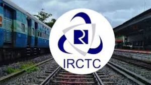 IRCTC மூலம் ரயில் டிக்கெட் முன்பதிவு!! நாளை முதல் அமலுக்கு வரும் புது விதிமுறை!!
