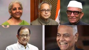 மொரார்ஜி தேசாய் முதல் நிர்மலா சீதாராமன் வரை: யார் அதிக எண்ணிக்கையில் பட்ஜெட்டை தாக்கல் செய்துள்ளனர்?