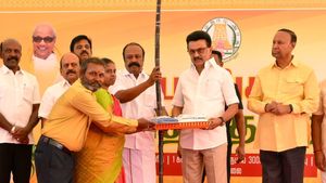 இன்னும் பொங்கல் பரிசு ரூ.3000 வாங்கலையா? தமிழக அரசு வெளியிட்ட முக்கிய அறிவிப்பு!! உடனே புறப்படுங்க