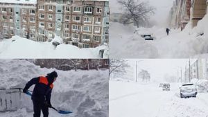 ரஷ்யாவில் 60 ஆண்டுகளில் இல்லாத பனிப்பொழிவு!! வீட்டை விட்டு வெளியே வர முடியாமல் தவிக்கும் மக்கள்!!