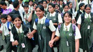 தனியார் பள்ளி கல்வி கட்டணங்களுக்கு கட்டுப்பாடு!! பெற்றோர்களே தமிழ்நாடு அரசின் முக்கிய அறிவிப்பு!!