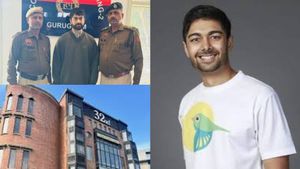 அதெப்படி திமிங்கலம்!! ஒரே இடத்தை 25 பேருக்கு விற்பனை செய்து ரூ.500 கோடி மோசடி செய்த CEO!!