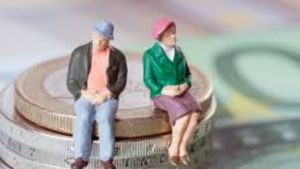 ஓய்வுக்கால நிதியை எங்கே முதலீடு செய்வது? SCSS Vs Senior citizen FD ? எது பெஸ்ட்?