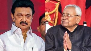 தமிழ்நாட்டில்  இப்படியொரு திட்டம் வாந்தால் போதும்.. பீகார் மக்கள் கொண்டாடும் 10000 ரூபாய் திட்டம்..!!