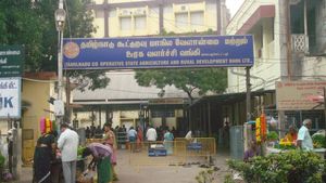 கூட்டுறவு வங்கிகளில் கடன் வாங்க ஆர்வம் காட்டும் மக்கள்!! தேர்தல் வாக்குறுதிகள் காரணமா?