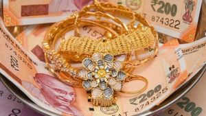 தங்க நகை கடன் வாங்க போறீங்களா? வங்கிக்கு போறதுக்கு முன்னாடி இதெல்லாம் தெரிஞ்சுக்கோங்க..!!