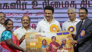 அடுத்த 4 மாசத்துக்கு மகளிர் உரிமை தொகை கட்: ரூ.5000 வரவு வைக்கப்பட்டத்தில் இருக்கும் டிவிஸ்ட்..!!