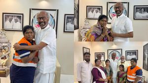 தங்கத்தை ஒப்படைத்த தங்கத்துக்கு பரிசு!! நேரில் அழைத்து பாராட்டி ரஜினிகாந்த சொன்ன அந்த ஒரு வார்த்தை!!