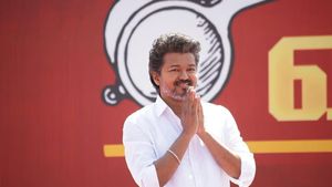 ரூ.5000 பணம் கொடுப்பாங்க, அத வாங்கி அவங்க காதுல விசில் ஊதி அனுப்புங்க: தவெக தலைவர் விஜய் சேலத்தில் பேச்சு