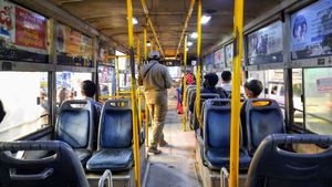 பேருந்து டிக்கெட் கட்டணங்கள் குறைப்பு: எரிபொருளை சேமிக்க பொது போக்குவரத்தை பயன்படுத்த அறிவுரை!!