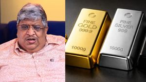 தங்கம் - வெள்ளி: ஆனந்த் ஸ்ரீனிவாசன் வார்னிங்.. பேண்ட் சட்டை எல்லாம் ஊறிவிடுவாங்க..!