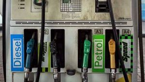 நாடு முழுவதும் உயர்த்தப்பட்டது  பிரீமியம் பெட்ரோல் விலை: வாகன ஓட்டிகள் அதிர்ச்சி!!
