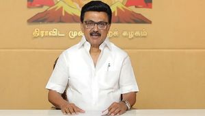 முதல்வர் ஸ்டாலினின் அடுத்த சர்ப்பிரைஸ்!! 37 லட்சம் பேருக்கு ரூ.2000 சிறப்பு நிதி!! யாருக்கெல்லாம் கிடைத்தது?