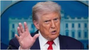 Fact check:மருத்துவமனையில் அனுமதிக்கப்பட்டாரா டிரம்ப்? #Trump Dead ஹேஷ்டேக் உருவானது எப்படி? 