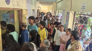 கள்ள ஓட்டு புகார்: உங்க வாக்கை வேறு ஒருத்தர் போட்டுடாரா? உடனே இத செய்யுங்க!!