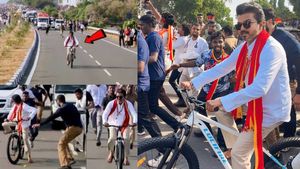 தவெக தலைவர் விஜய்- கிட்ட காஸ்ட்லி சைக்கிள், கார் மட்டுமில்ல இந்த ஒரு ஸ்பெஷல் வண்டியும் இருக்கு தெரியுமா?