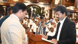 ஜெயலலிதா படத்துடன் பதவியேற்ற தவெக அமைச்சர்; சான்றிதழை மறந்து வந்த பெண் அமைச்சர் - சட்டமன்ற சுவாரஸ்யங்கள்