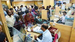 இந்தியாவில் குறைந்து வரும் வங்கி வேலைவாய்ப்புகள்: ரிசர்வ் வங்கி வெளியிட்ட அதிர்ச்சி ரிப்போர்ட்..!!