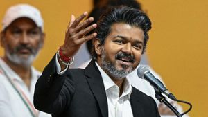 கலைஞர் பாணியை கையில் எடுத்த விஜய்: 15 ஆண்டுகளுக்கு பிறகு ஒன்றிணைய போகும் உலகத் தமிழர்கள்..!!