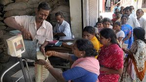 7 கிலோவாக குறைகிறதா இலவச ரேஷன் அரிசி? AAY ரேஷன் கார்டு வைத்திருப்பவர்கள் அதிர்ச்சி!!