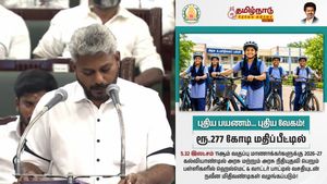 சைக்கிள் முதல் லேப்டாப் வரை: மாணவ, மாணவிகளுக்கு விஜய் அரசின் ஸ்பெஷல் அறிவிப்புகள்..!!