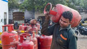 LPG கேஸ் சிலிண்டர்: இன்னும் 5 நாள் தான் டைம்.. மக்களே இத முடிக்கலனா சிலிண்டர் கிடைக்காது..!!