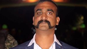 அபிநந்தன் நினைவிருக்கா? இந்திய விமானப்படையில் இருந்து விலகி தனியார் நிறுவனத்தில் இணைந்தார்..!!
