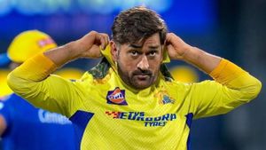 தோனி CSK வீரர் மட்டும்னு நினைச்சீங்களா? அவருக்கு இன்னோர் முகமும் இருக்கு..!!