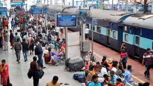 தீபாவளி ரயில் டிக்கெட் முன்பதிவு நாளை தொடக்கம்!! பயணிகளுக்கு தெற்கு ரயில்வே வெளியிட்ட அப்டேட்!!