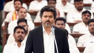 நாளை லண்டன் செல்கிறார் முதலமைச்சர் விஜய்: பயணம் திட்டம் என்ன? யாரையெல்லாம் சந்திக்கிறார்?