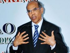 ఆర్దిక కష్టాలకు ప్రభుత్వ విధానాలే కారణం: ఆర్‌బీఐ గవర్నర్ దువ్వూరి