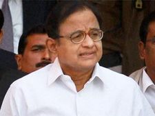 పురోగమన సంకేతాలు: చిదంబరం, నిలేకనికి అవార్డు