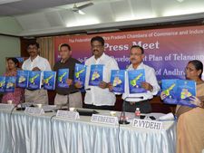  వికేంద్రీకరణతో రెండు రాష్ట్రాల్లోనూ అభివృద్ధి: ఫ్యాప్సీ