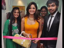 హైదరాబాద్‌లో నటి శిల్పిశర్మ సందడి(పిక్చర్స్)