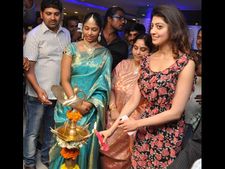 బ్లూస్టార్ హోటల్ లాంచ్: ప్రణీత సందడి(పిక్చర్స్)