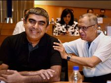 తొలిసారి: ఇన్ఫోసిస్ కొత్త సిఈఓగా విశాల్ సిక్కా
