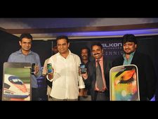 సెల్‌కాన్ మొబైల్స్ ఆవిష్కరించిన కెటిఆర్(పిక్చర్స్)