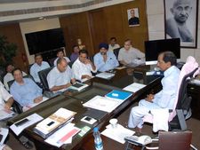 4జి,వైఫై: కెసిఆర్‌తో రిలయన్స్ ప్రతినిధులు(ఫొటో)