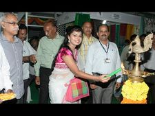 ఎక్స్‌పో: నటి నవీన జాక్సన్ సందడి(పిక్చర్స్)