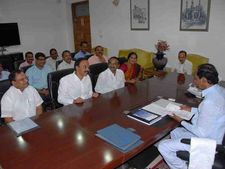 పౌల్ట్రీ పరిశ్రమకు వ్యవసాయ హోదా: కెసిఆర్